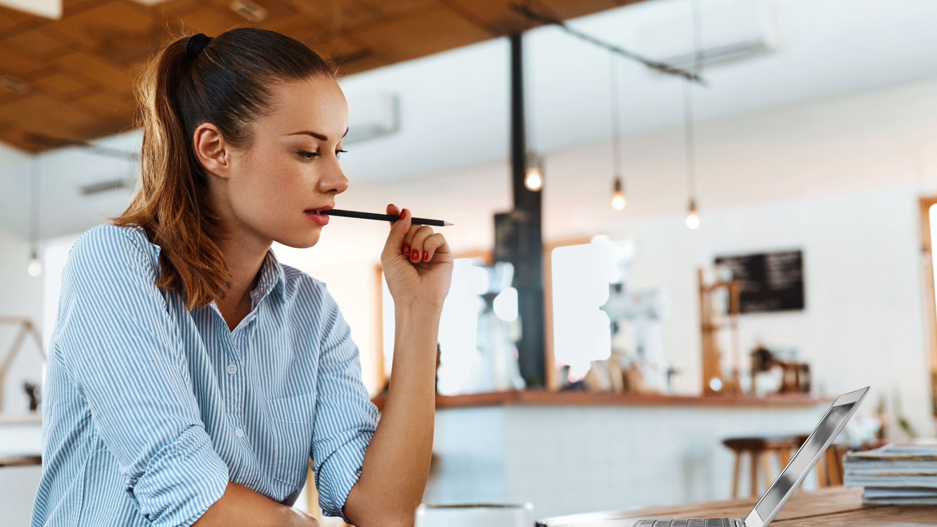 Se lancer en freelance quand on est jeune : conseils et écueils à éviter